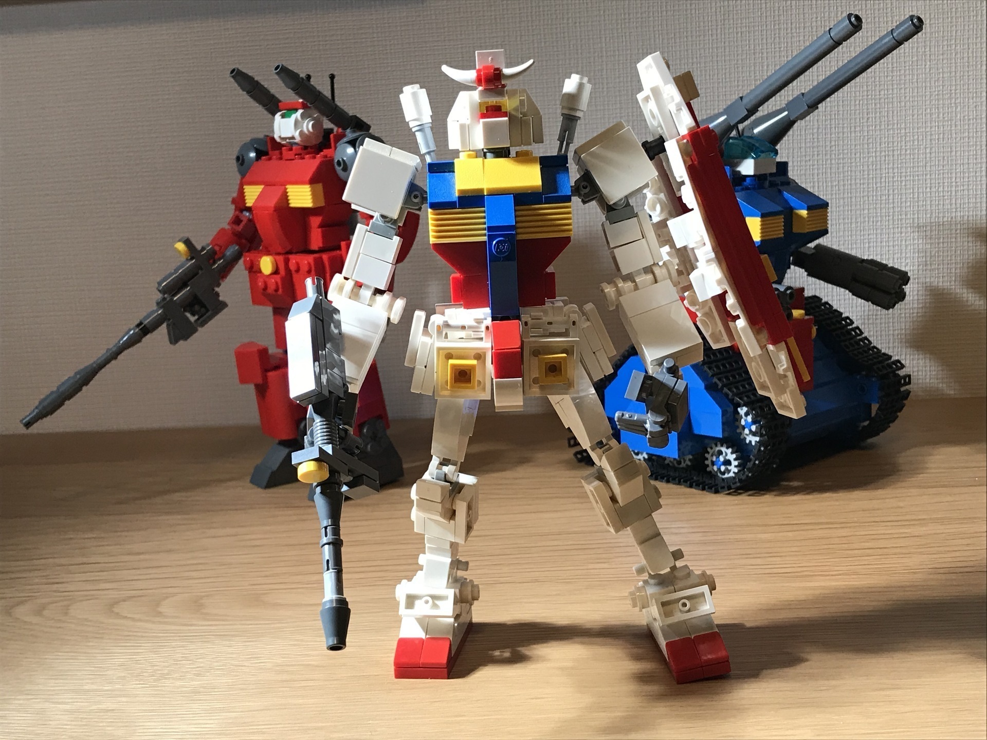 レゴのガンダム・ガンキャノン・ガンタンクのスリーショット